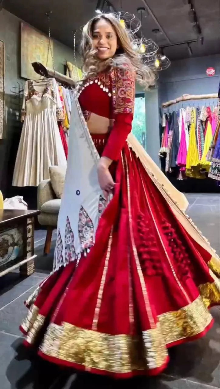 navaratrilehengacholi